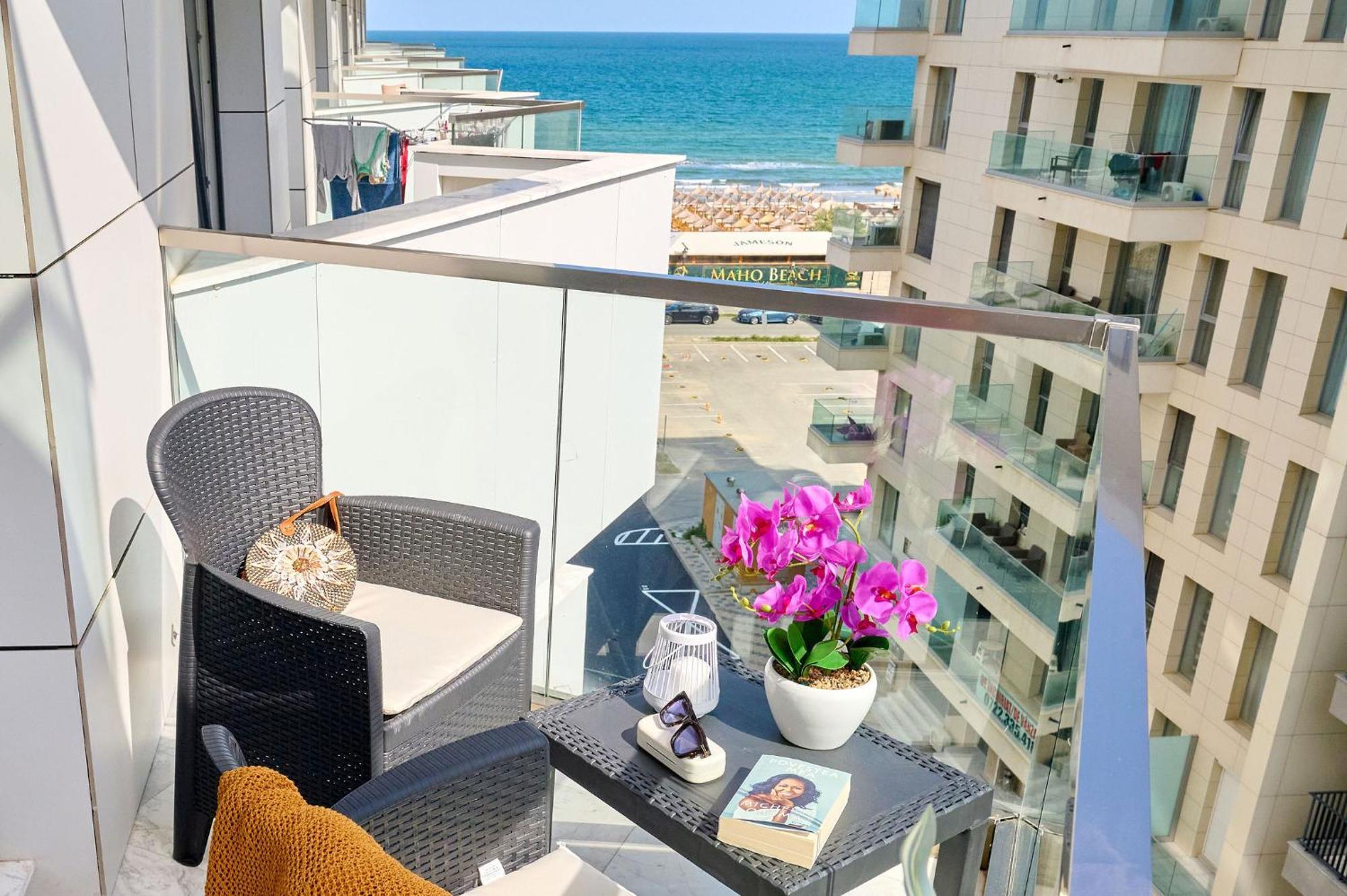 Summer Residence Apartment In Infinity Beach Resort - Parking Mamaia Exteriör bild