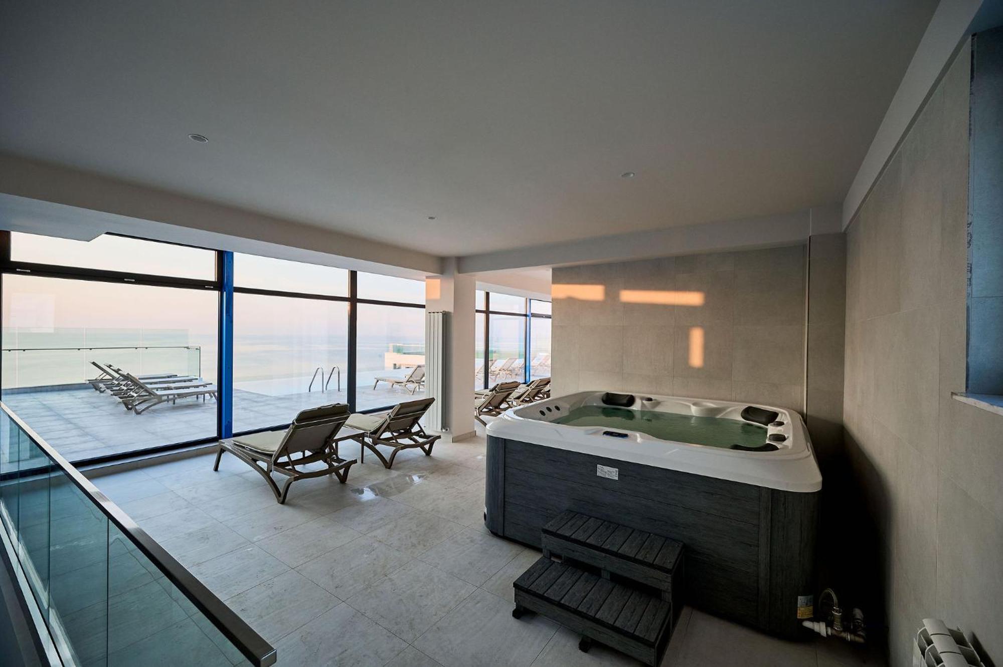 Summer Residence Apartment In Infinity Beach Resort - Parking Mamaia Exteriör bild